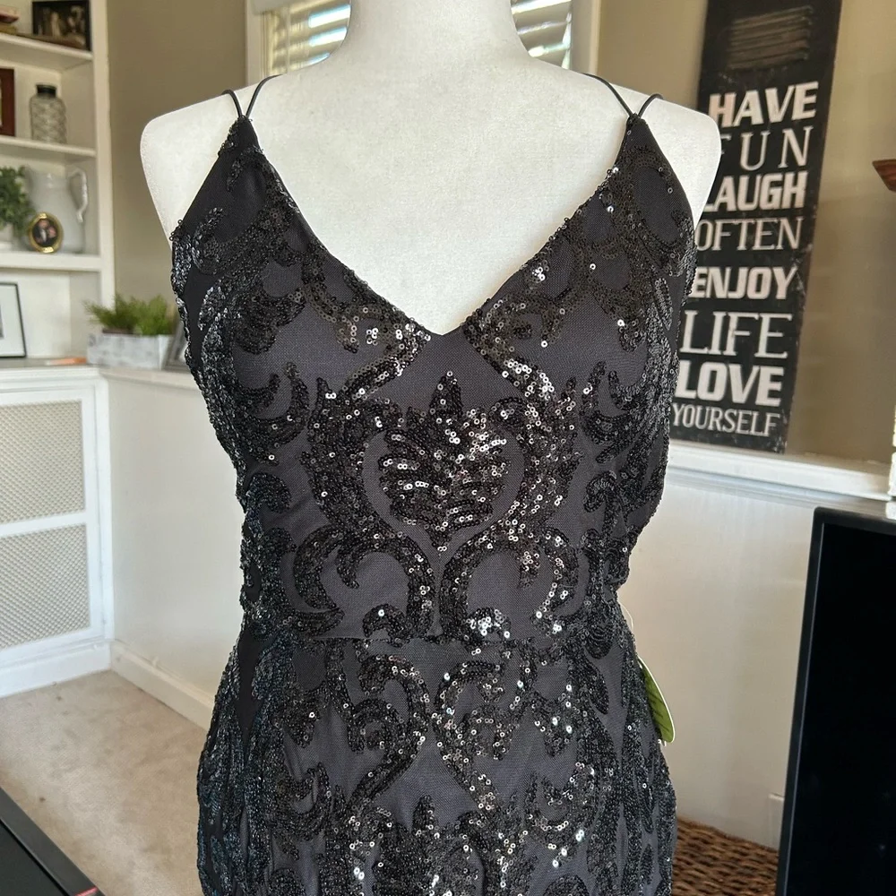 Gorgeous new with tags formal dress with sequins. - Picture 3 of 9